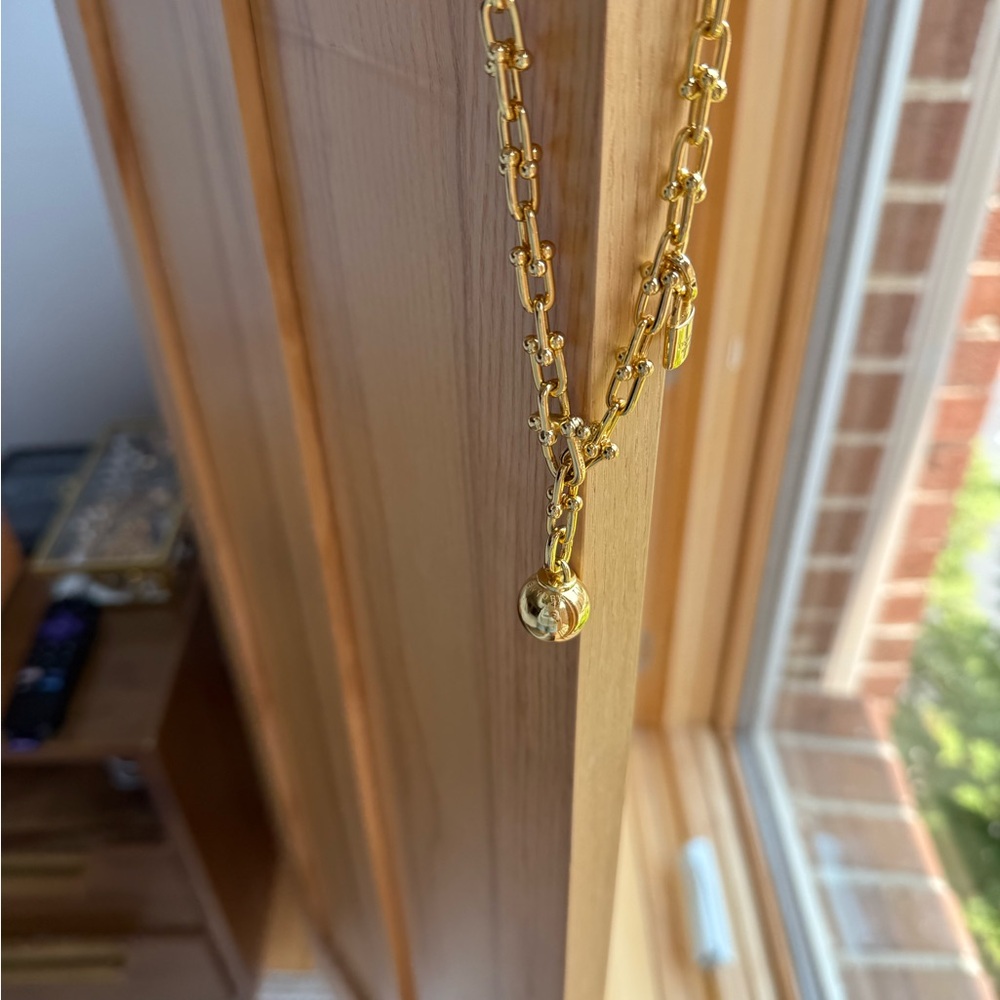 Elegant Gold Chain Necklace